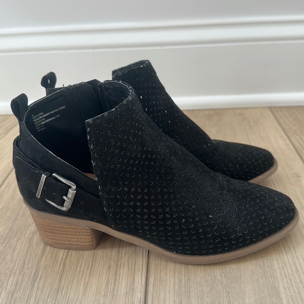 Universal Thread Ankle Bootie Size 6.5